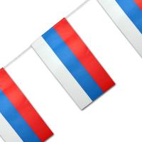 Fahnenkette mit Russland Flaggen aus schwer entflammbarem Papier.