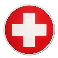 Runder, beidseitig bedruckter Dekohänger mit Schweiz Flagge Motiv aus Karton mit transparenter Nylonschnur zum Aufhängen (13,5 cm Durchmesser). 