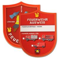 Kindergeburtstag Feuerwehr Spielausweise mit Feuerwehr Motiven und Namensfeld im Vordergrund.