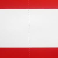 Großaufnahme des Österreich Flagge Dekohänger mit 28 cm Durchmesser aus Karton.