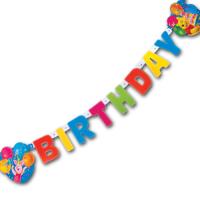 Teilbild der Partykette mit Winnie Pooh Motiven und Birthday Schriftzug.