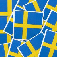 Aufgefaltete Papierservietten mit Schweden Flagge Motiv in blau-gelb