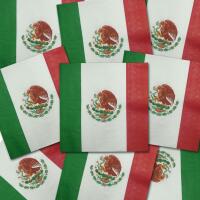 Mehrere Papierservietten mit Mexiko Flagge Motiv