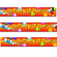 3 Stück Dekobanner mit Mickey Mouse und Donald Duck Motiven und The Party is Here! Schriftzug auf orangem Hintergrund.