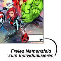 Detailansicht des freien Namensfelds auf der Avengers-Partytasche mit Pfeil und Hinweis: Freies Namensfeld zum Individualisieren