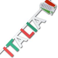Buchstabengirlande aus Kartonpapier mit BELLA ITALIA Schriftzug und italienischen Motiven in den Farben der Italien Flagge grün-weiß-rot. Auf dem Bild wird das Wort ITALIA dargestellt.