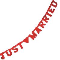 Buchstabenkette &quot;Just Married&quot; rot