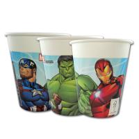 Kindergeburtstag Avengers Pappbecher mit Motiven von Captain America, Hulk und Iron Man.