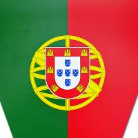 Detailansicht der Wimpelkette mit Portugal Flagge Motiv.