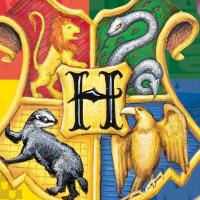 Servietten mit den 4 Wappen der Hogwarts Häuser...