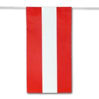 Großaufnahme einer Flagge der Fahnenkette Österreich.